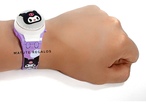Reloj Juguete Kuromi C/ Tapa Giratoria Y Luces Multicolores Kuromi