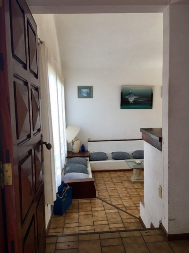 Casa De 6 Dormitorios En Pinares- Ref: 542
