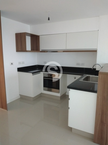 Apto 1 Dorm, + Plus Y Balcón - Ref: 4334