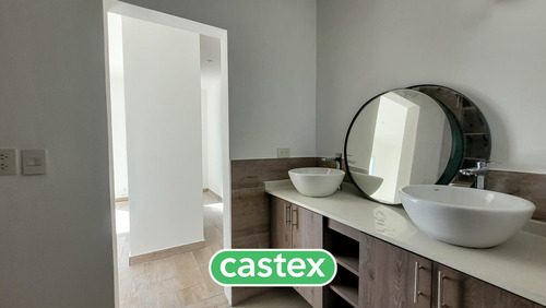 Casa A La Venta Con Pileta Y Sauna En Riberas, Puertos, Escobar