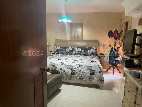 Apartamento Amoblado En Venta En La Urbanizacion La Lago Mciz