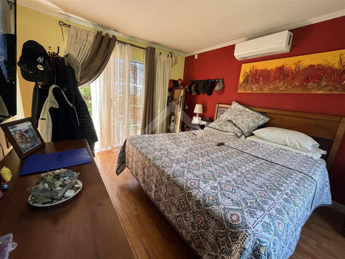 Casa En Venta De 6 Dorm. En La Florida