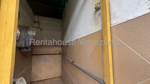 & Maria Luisa Mendoza Vende Espectacular Casa Ubicada En Barquisimeto Zona Oeste Dispone De 5 Habitaciones 2 Baños Con 365m2 Contactame, 2 5 2 3 9 8 4