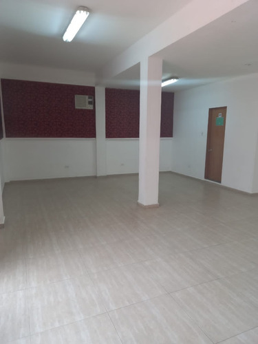 Imagen 12 de 19 de Local Comercial En Boleita Sur Para Oficina- Deposito En Pb A Orilla De Calle