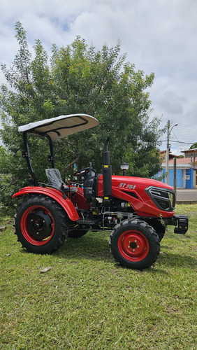 Trator 4x4 - 25hp Diesel