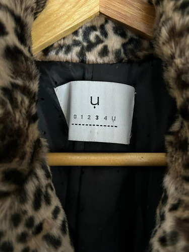 Tapado De Piel Leopardo Uma Talle 3 (Usado)