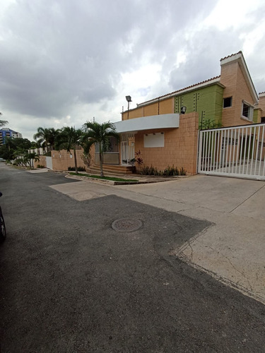 Las Palmas Townhouse En Venta Conj Resd Las Palmas El Parral 03-04