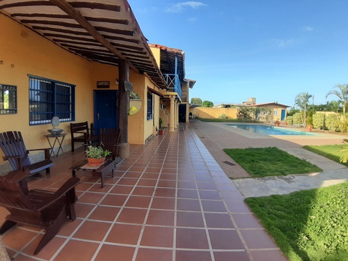 Imagen 3 de 13 de Hermosa Posada En Una De Las Mejores Zona De Nuestra Isla