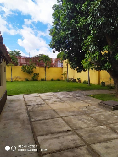 Imagen 15 de 15 de Casa En Venta Country Club Caracas 2000 Mts De Terreno 7 Habitaciones Y 7 Baños 04142592858 04129114864