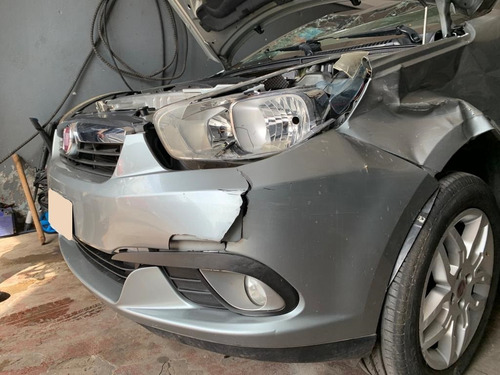Imagen 7 de 16 de Fiat Grand Siena Essence 1.6 16v 2013 -chocado-