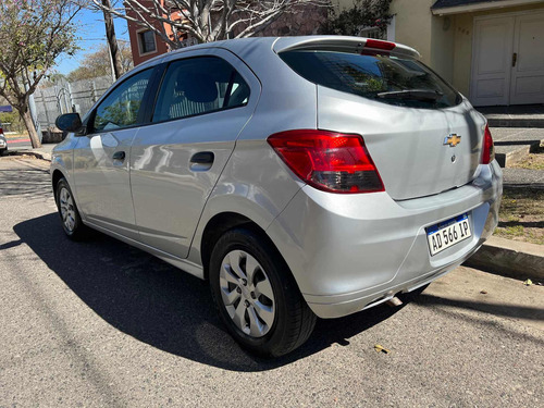 Imagen 3 de 17 de Chevrolet Onix 2019 1.4 Joy Ls