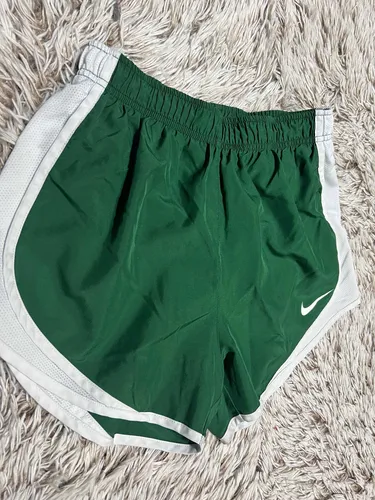 Short nike verde top