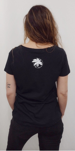 Imagen 2 de 3 de Remera Reina