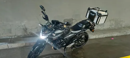 Moto Fz25 2021 Con Baúl En Aluminio Llantas En Un 80%