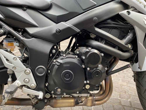 Imagen 10 de 11 de Suzuki Gsr 750
