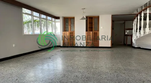 Apartamento En Venta En Cabecera Del Llano. Cod V61581