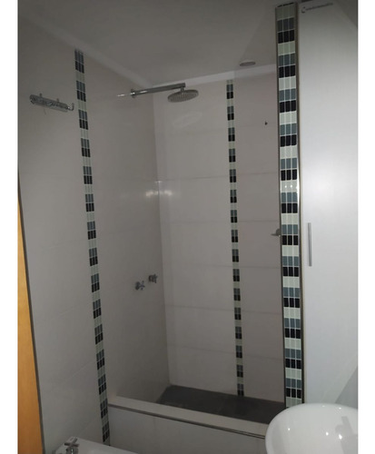 Departamento 4 Amb, 2 Baños Completos, Toilette ,2 Cocheras, Lavadero. En Moron