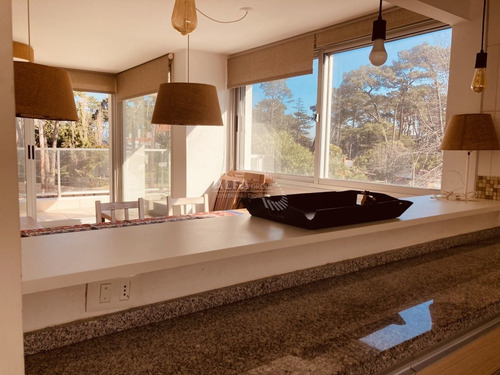 Imagen 6 de 22 de Apartamento En Venta De 2 Dormitorios Con Parrillero Propio, Punta Del Este