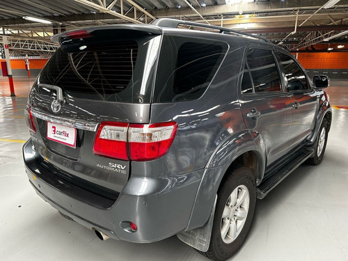 Toyota Hilux SW4 3.0 SRV 4X4 7 LUGARES 16V TURBO INTERCOOLER DIESEL 4P AUTOMÁTICO
