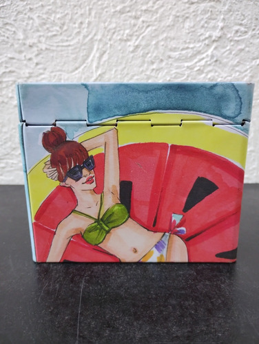 Caja Metálica Promocional Saba Rongrong Mujer Bikini Piscina (Usado)