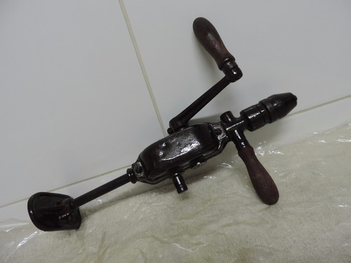 Furadeira Antiga Manual (Usado)