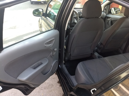 Fiat Palio Attractive 2013, 61000 Kilómetros, Color Negro