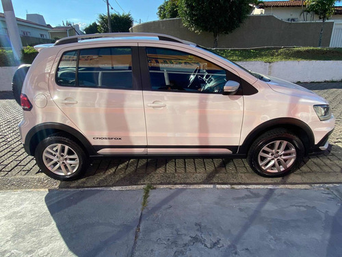 Imagem 6 de 15 de Volkswagen Crossfox 2016 1.6 16v Msi Total Flex I-motion 5p