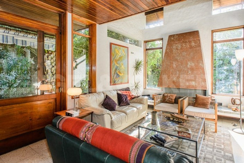 Casa Con Amplios Espacios Y Excelente Iluminación