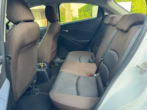 Mazda 2 Touring 1.5 At