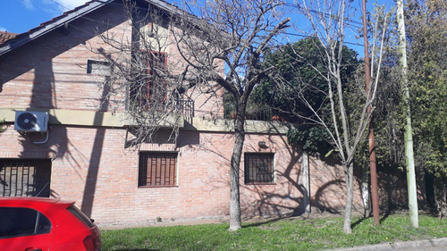 Imagen 2 de 8 de Casa Chalet En Venta + Lote Boulogne Sur Mer 1400 Ituzaingo