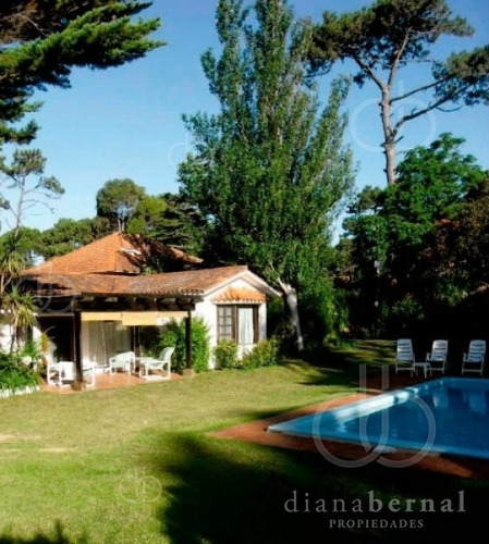 Imagen 4 de 15 de Punta Del Este, Mansa , Chalet De 4 Dormitorios Y Piscina- Ref: 43281