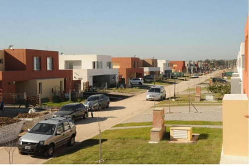 Imagen 2 de 5 de Casa Adjudicada En Venta En Pilar Del Este, Casas Del Este