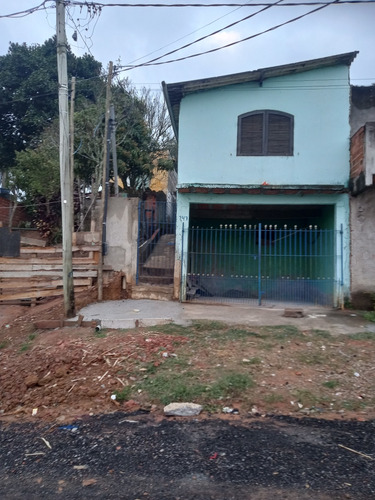 Casa Com Seis Cômodos E Um Banheiro