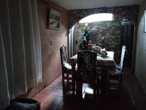 Casa En Venta De 4 Dorm. En Estación Central
