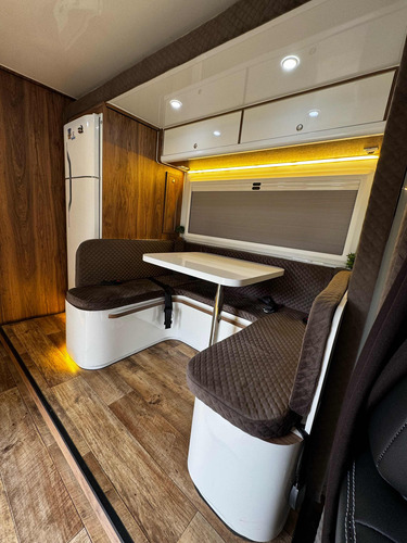Motorhome Sprinter517 2024 Para 6pessoas Viajando E Dormindo