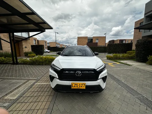 Toyota Corolla Cross Gazoo Racing - Año 2023 - Blanco Perla