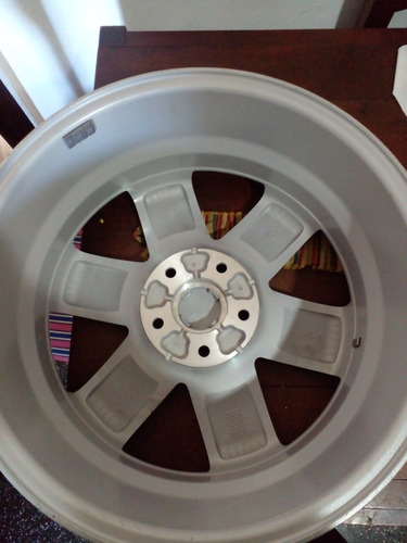 Imagen 2 de 3 de Llanta De Chevrolet Captiva 17