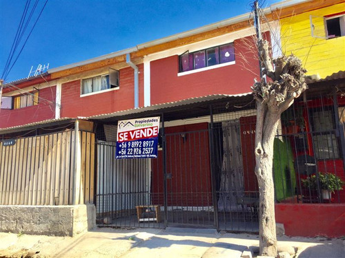 Casa En Venta De 2 Dorm. En La Pintana