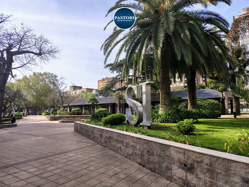 Venta En Block De Vivienda + Local En San Isidro