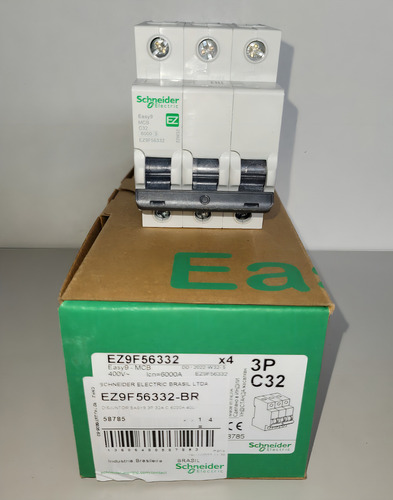 Disyuntor tripolar Schneider Easy9 3p 32a Curva C EZ9f56332