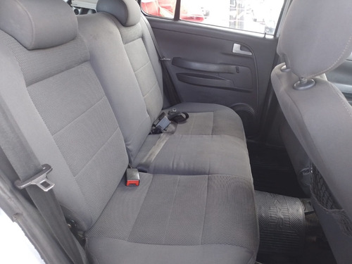 Imagem 14 de 15 de Volkswagen Crossfox 1.6 Total Flex 2007 / 2008