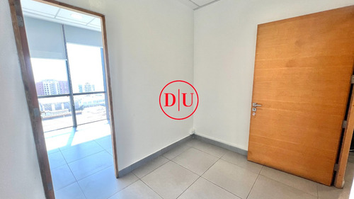 Box 29 M² Con Dos Privados En Edificio Médico Nuevo Prado
