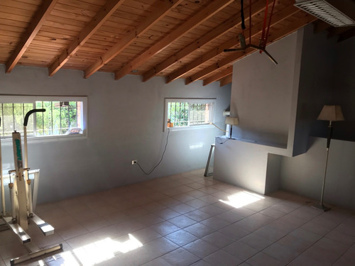 Chalet De 2 Plantas A 500 Más De Las Lomitas ,pileta,parrilla,garaje,césped