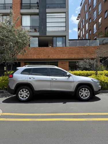 Jeep Cherokee 3.2 Longitude Plus