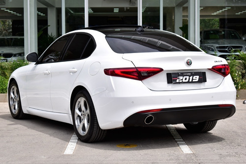Imagen 6 de 19 de Alfa Romeo Giulia 2.0 200cv 200 Distinctive 2019 - Car Cash