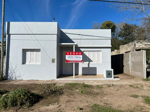  Encantadora Casa Con Jardín En Ubicación Ideal: ¡a Pasos De Todo En Barrio Residencial! 