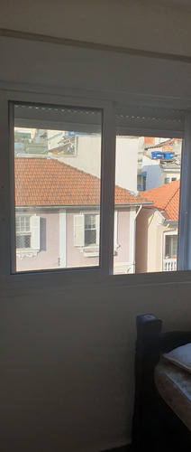 Aluga-se Quarto Grade Com Pia E Banheiro