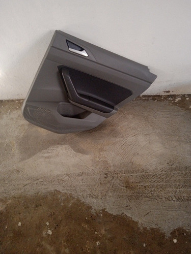 Imagem 1 de 1 de Forro Da Porta Lado Direito Polo 2019