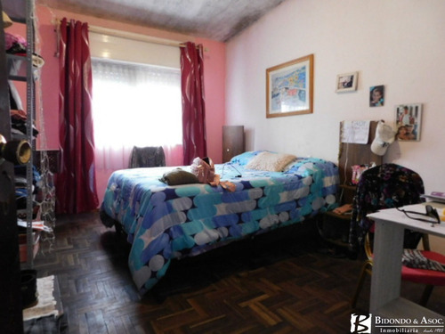 Imagen 4 de 13 de Casa En Padrón Único Con Entrada Para Varios Vehículos