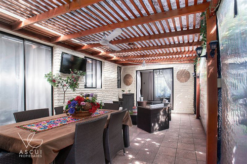 Casa En Venta De 3 Dorm. En Las Condes